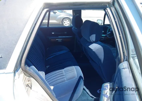 1989 Ford Crown Victoria Lx z USA, uszkodzony, nr VIN 2FABP74F3KX201705